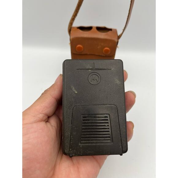 Vintage 1961 Motorola X23E Transistor Radio With Original Case - Picture 4 of 5